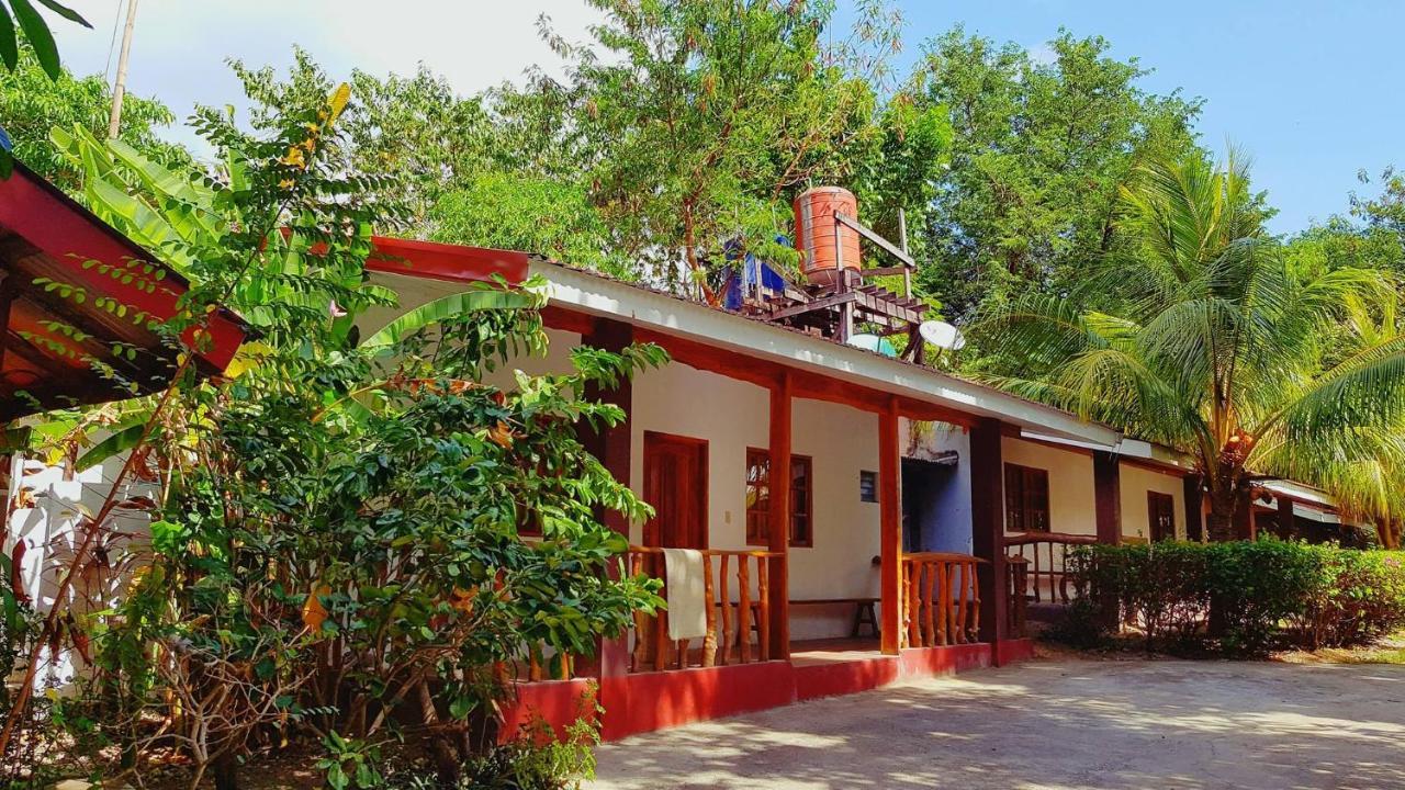 The Pelicans Resort Batangas Exterior photo
