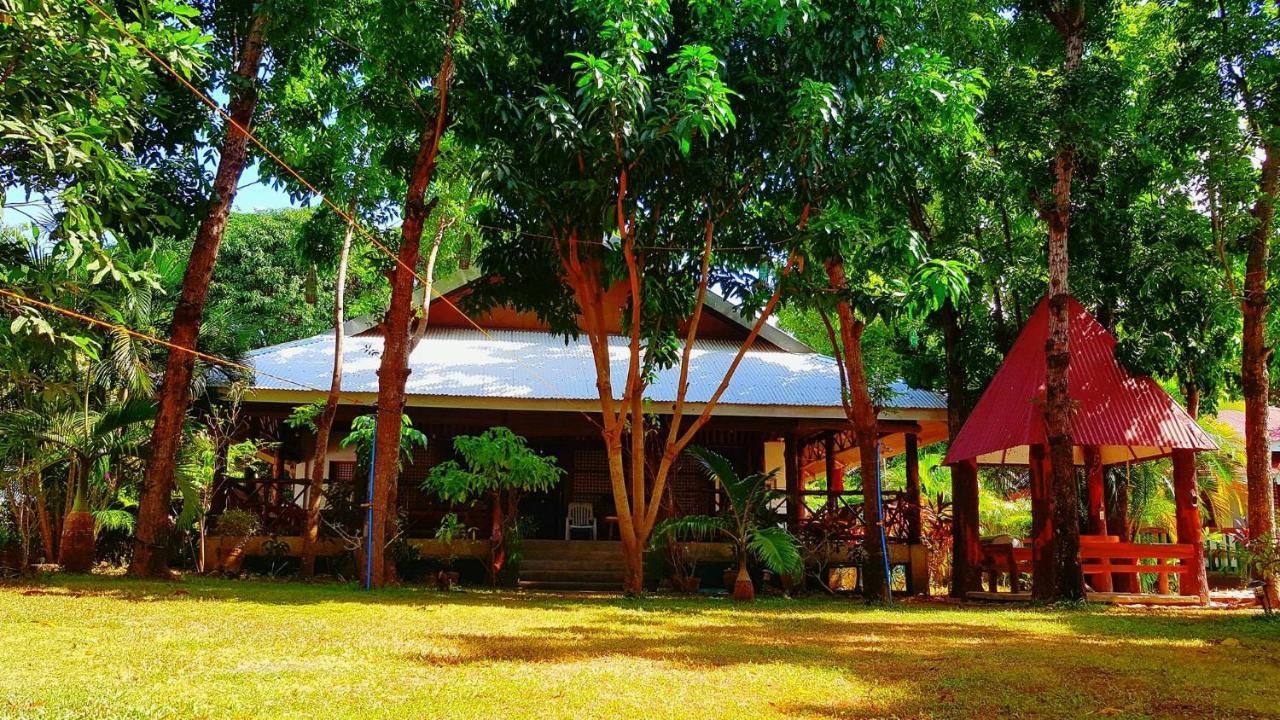 The Pelicans Resort Batangas Exterior photo