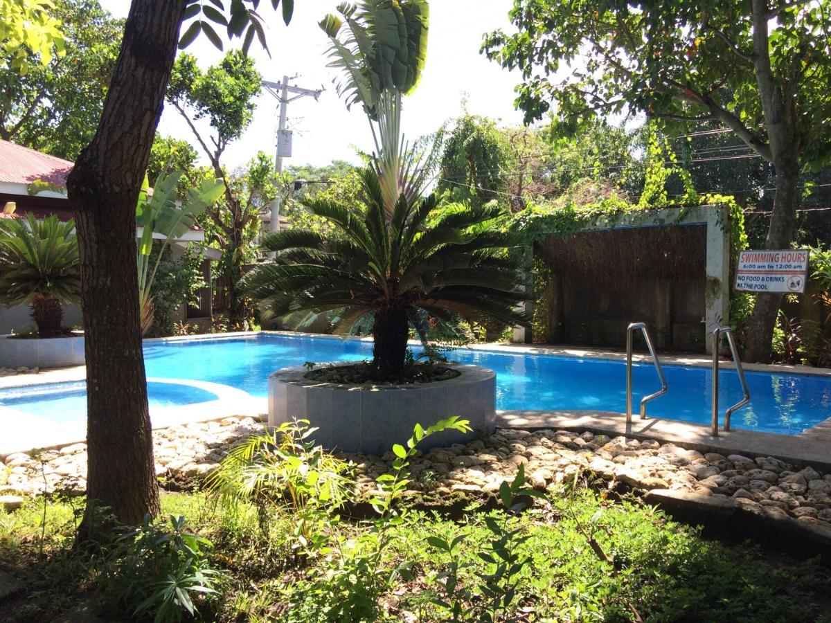 The Pelicans Resort Batangas Exterior photo